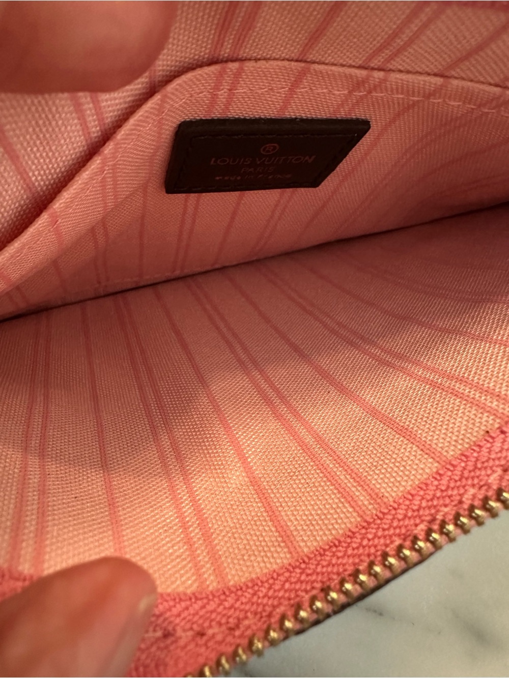 Louis Vuitton Brown Checker Zip Pouch with Pink Trim and Gold Hardware
No strap - Picture 4 of 4